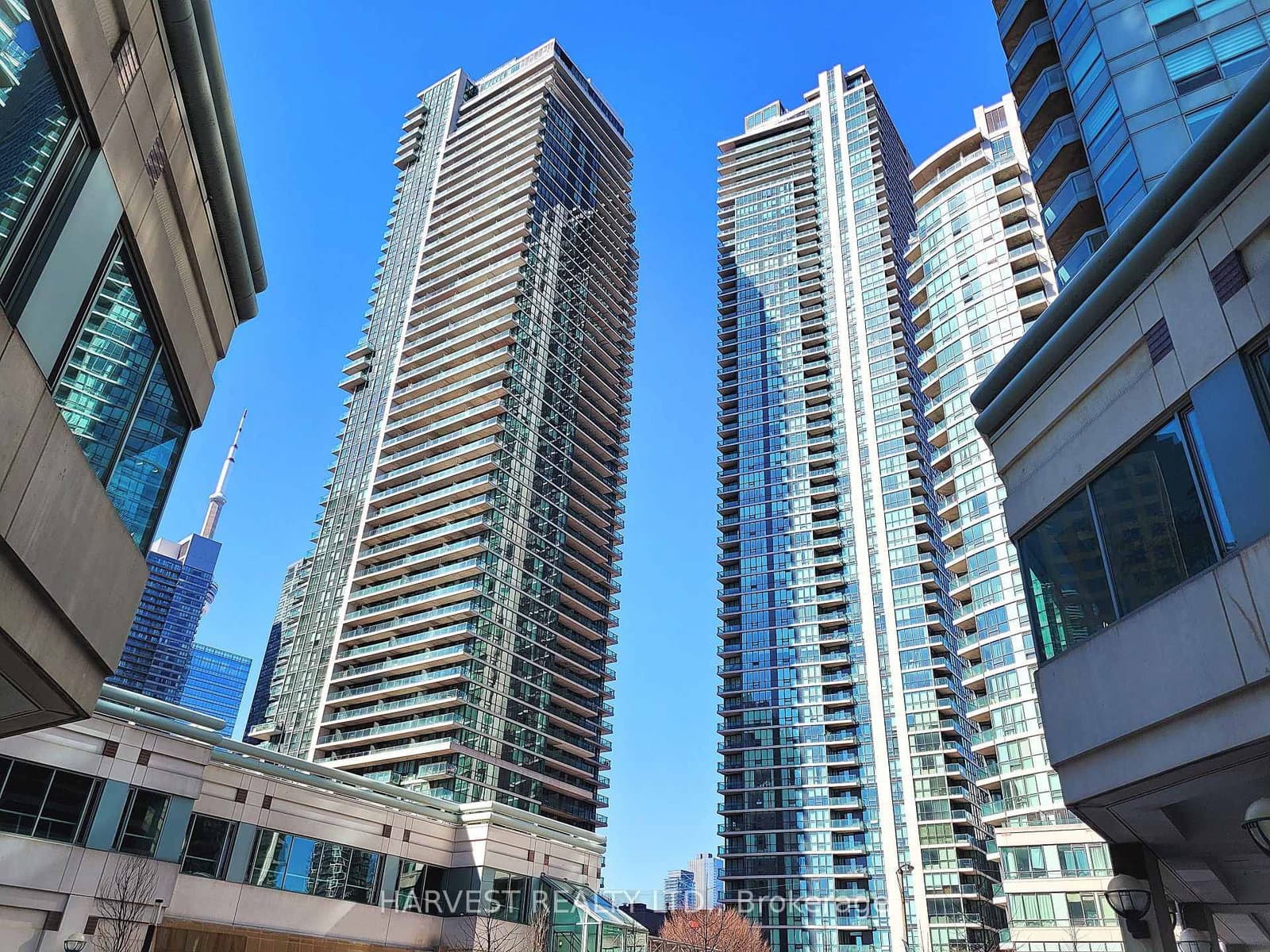 Photo of Harbour Street in Toronto · Waterfront Communities C1