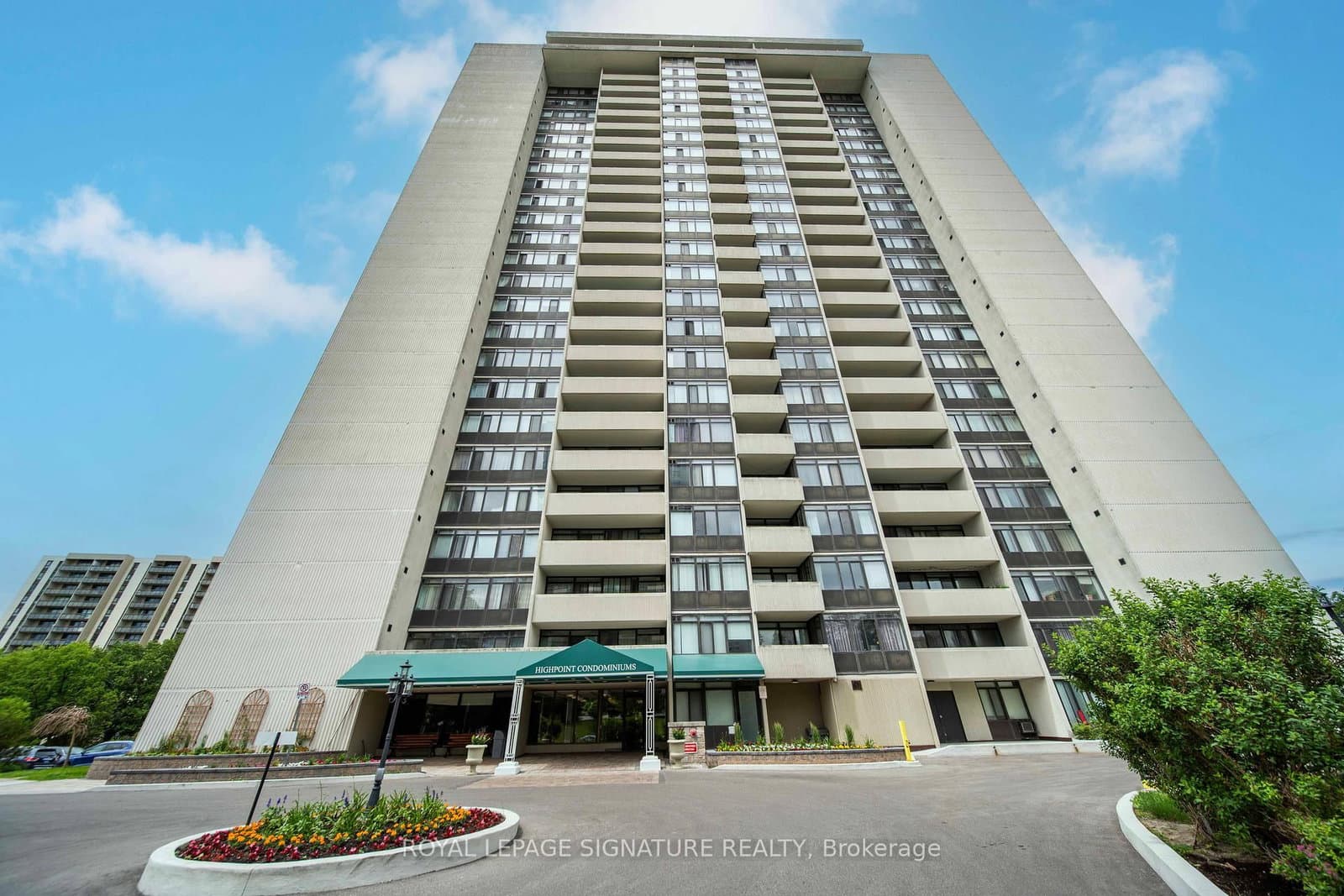 Photo of Don Mills Road in Toronto · Don Valley Village
