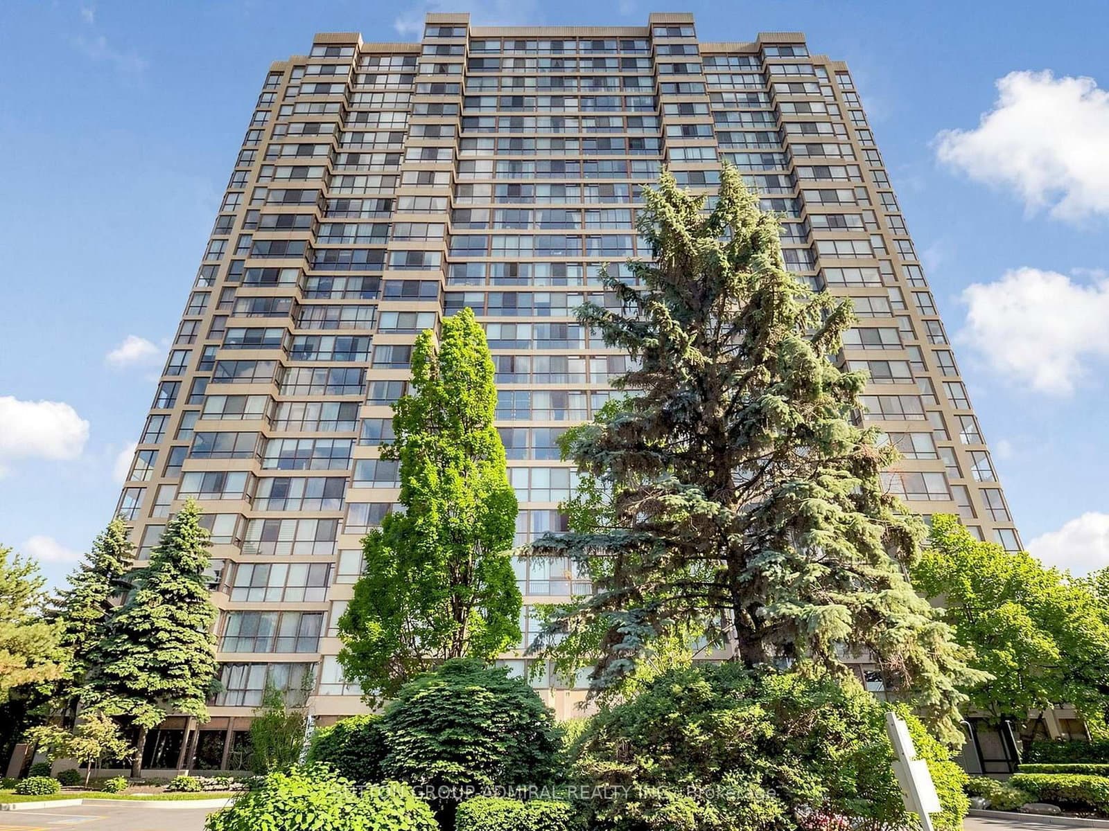 Torresdale Avenue in Toronto · Westminster-Branson — photo 3