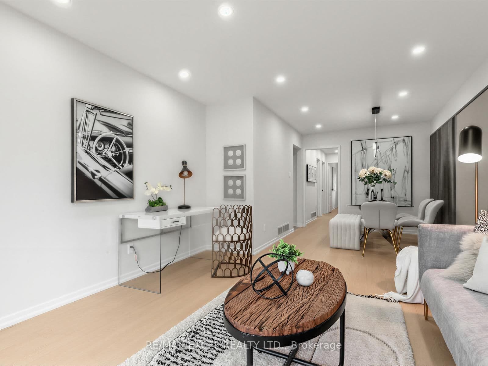 Picola Court in Toronto · Hillcrest Village — photo 2