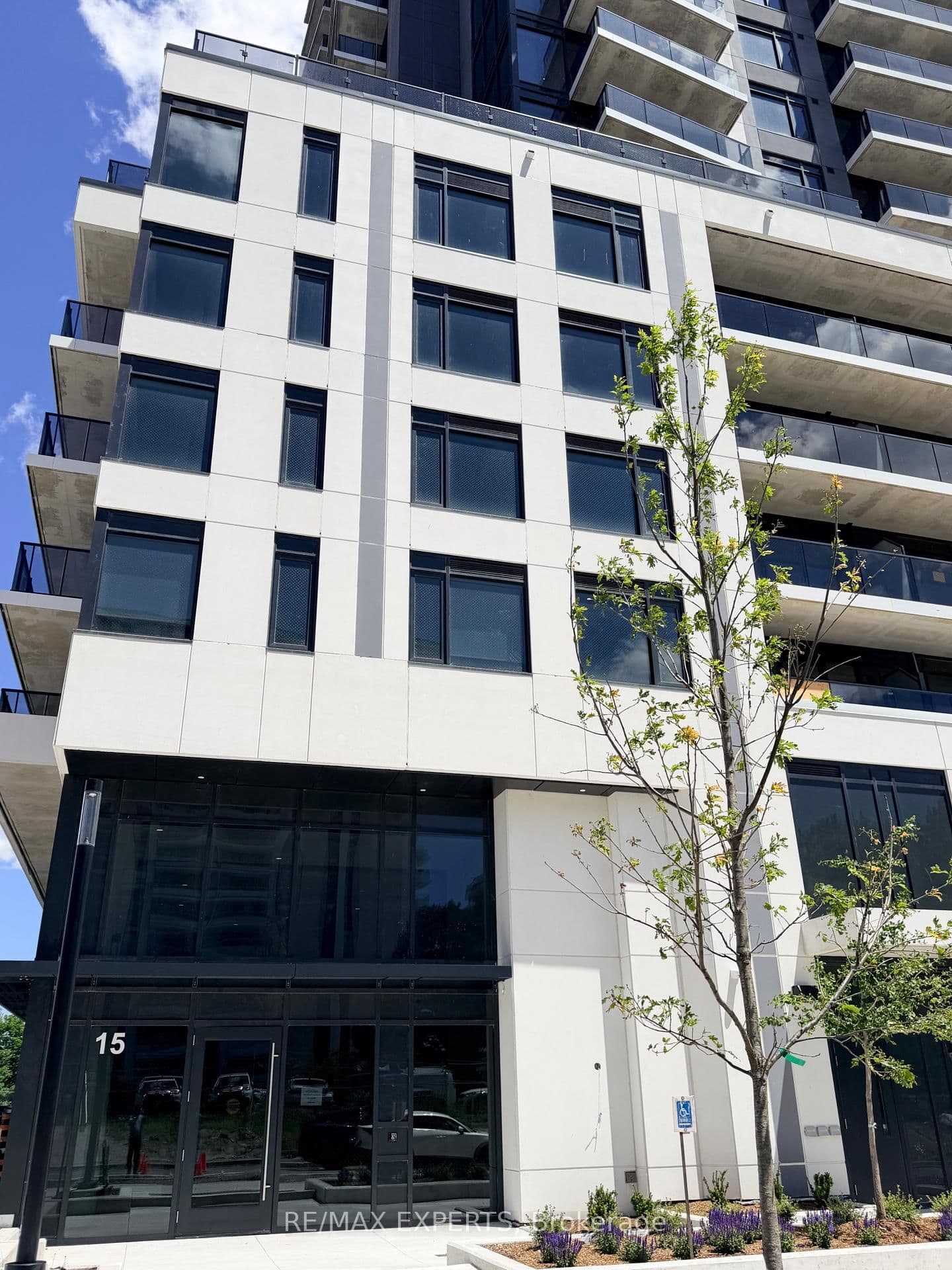David Salomon Drive in Toronto · Flemingdon Park — photo 2