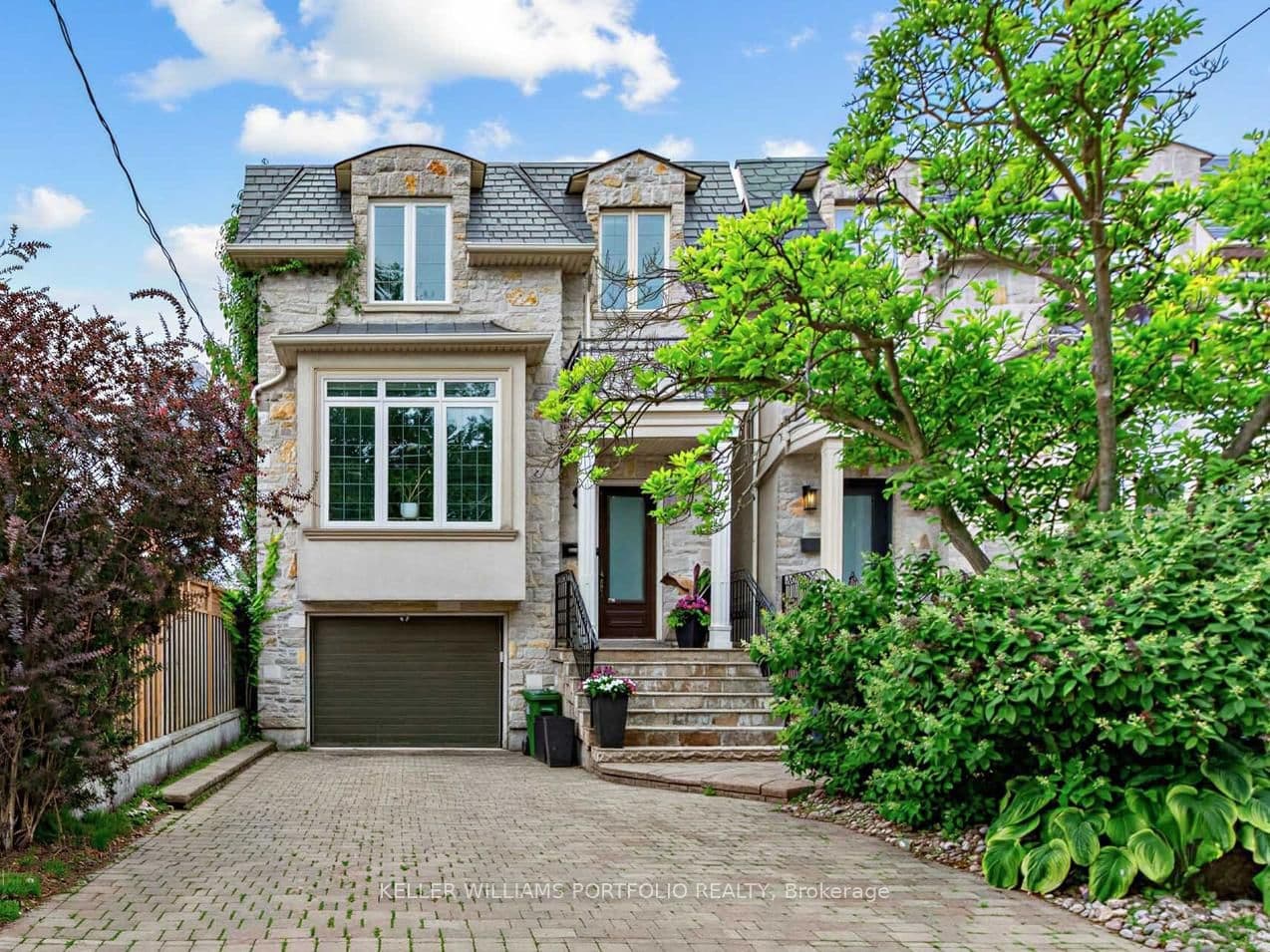 Photo of Albertus Avenue in Toronto · Lawrence Park South