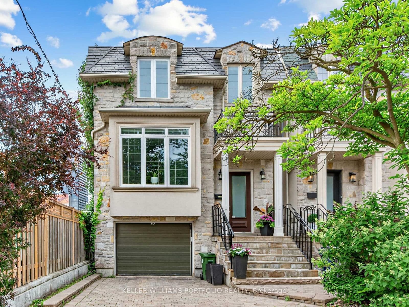 Albertus Avenue in Toronto · Lawrence Park South — photo 2