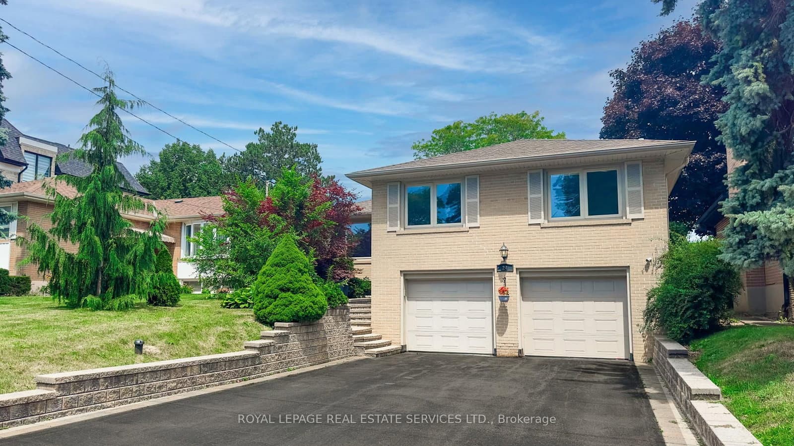 Burleigh Heights Drive in Toronto · Bayview Village — photo 2