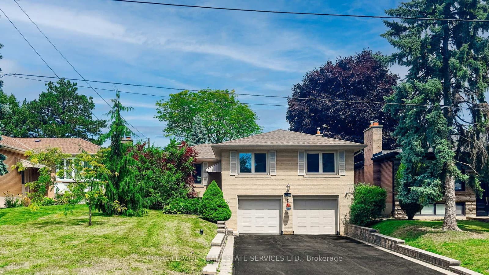 Burleigh Heights Drive in Toronto · Bayview Village — photo 3