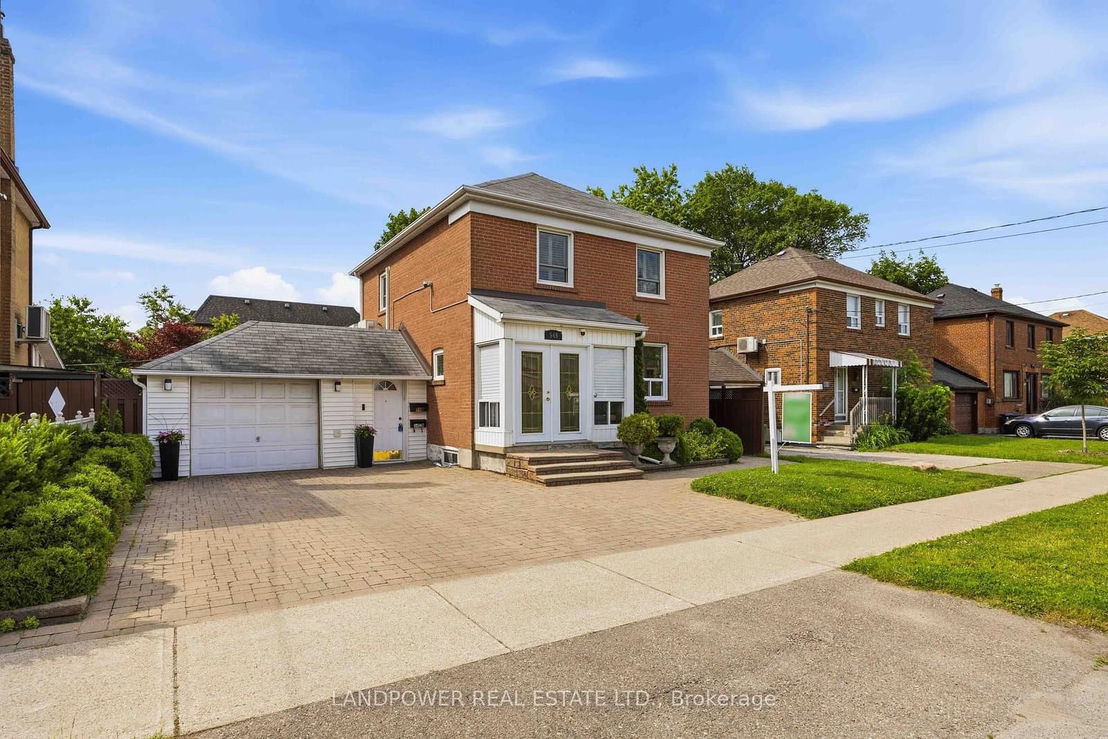 Lawrence Avenue in Toronto · Englemount-Lawrence — photo 2
