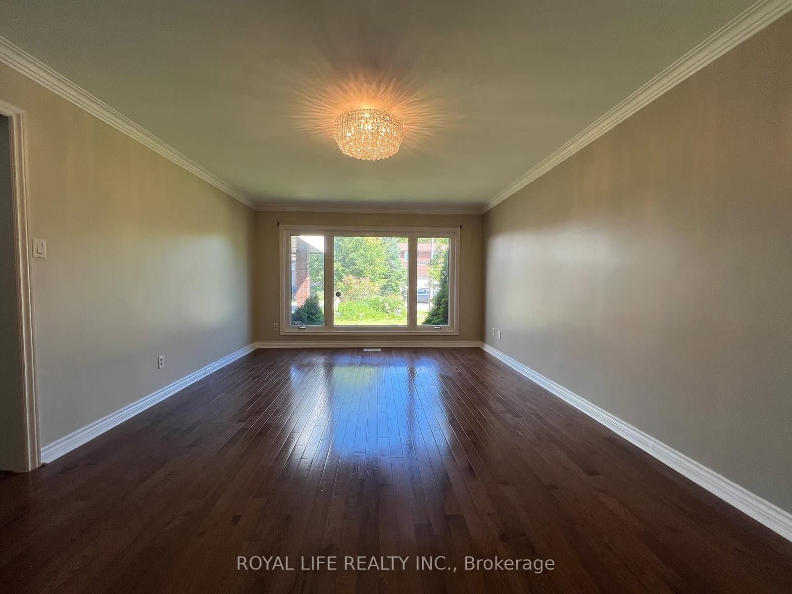Saddletree Drive in Toronto · Bayview Woods-Steeles — photo 3