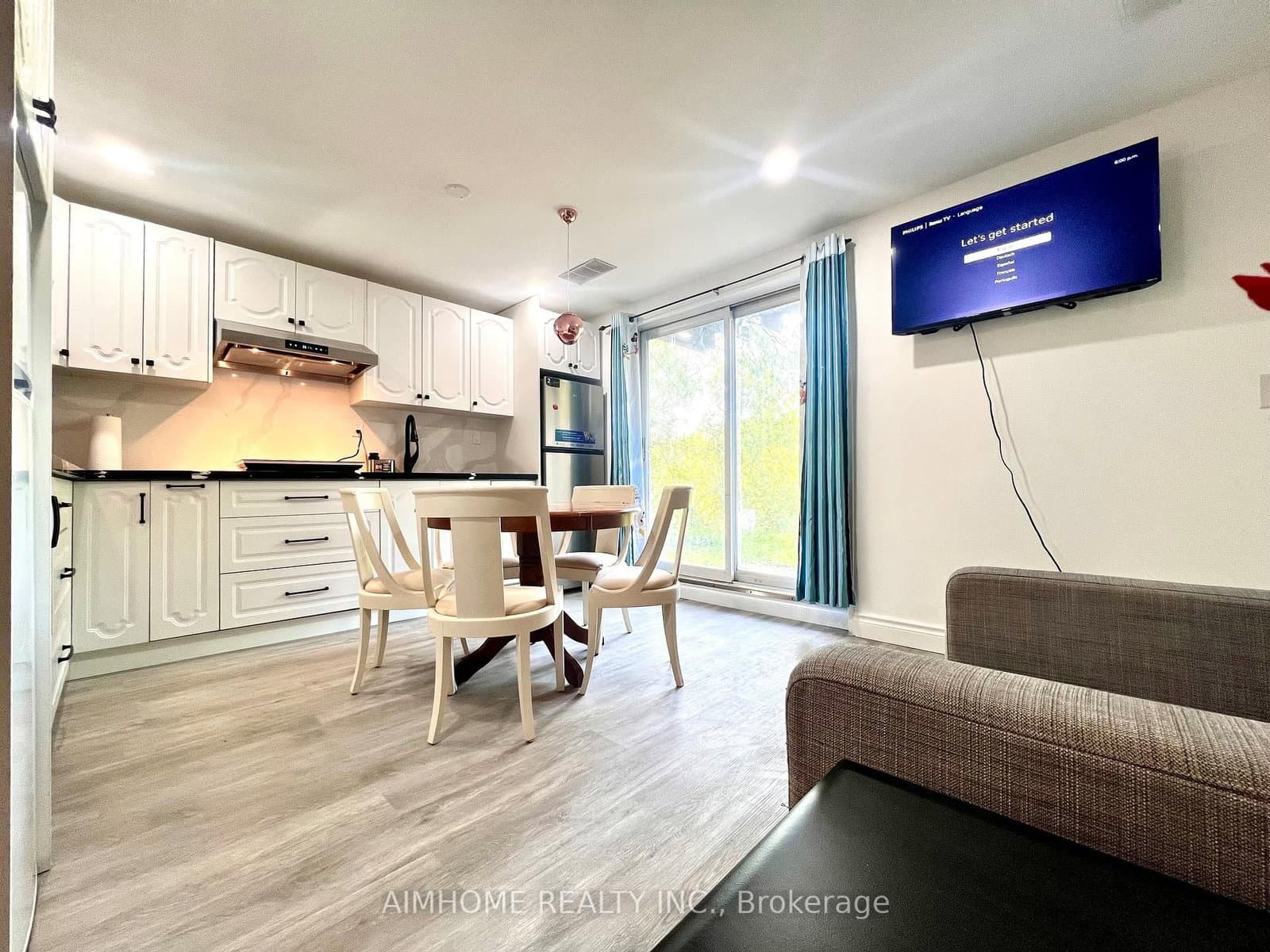 James Gray Drive in Toronto · Bayview Woods-Steeles — photo 3