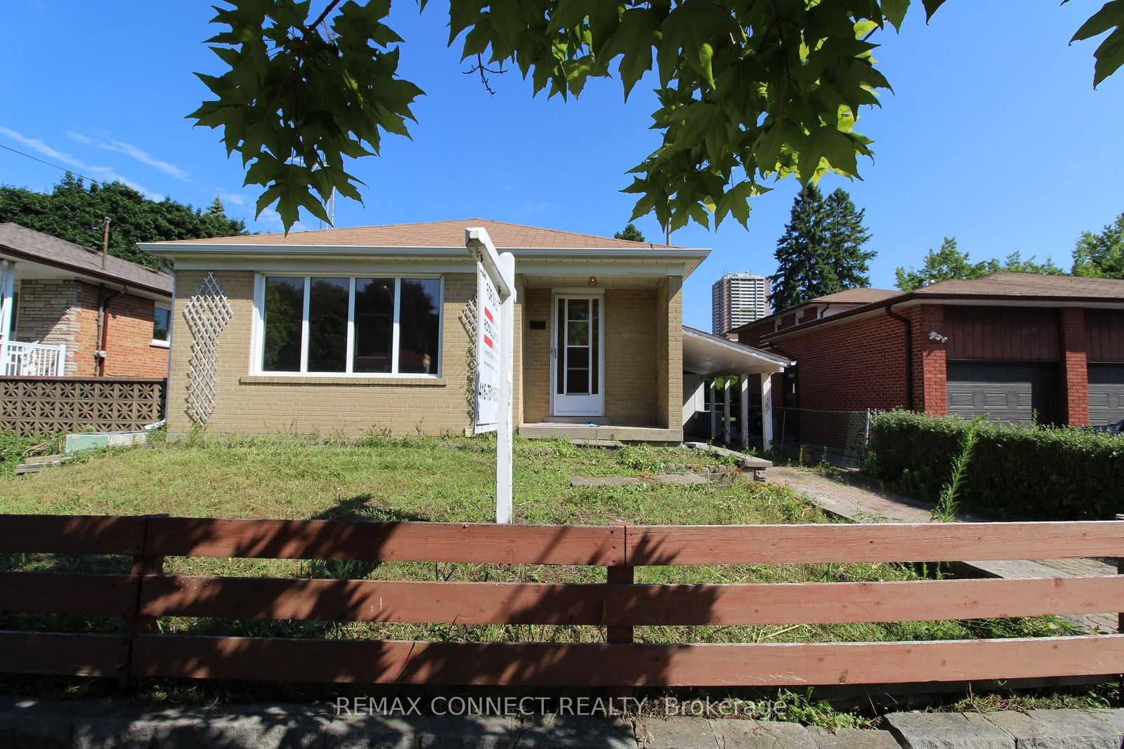 Photo of Moore Park Avenue in Toronto · Newtonbrook West