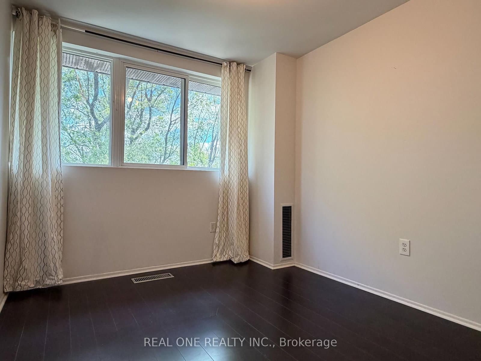 Photo of Cherokee Boulevard in Toronto · Pleasant View
