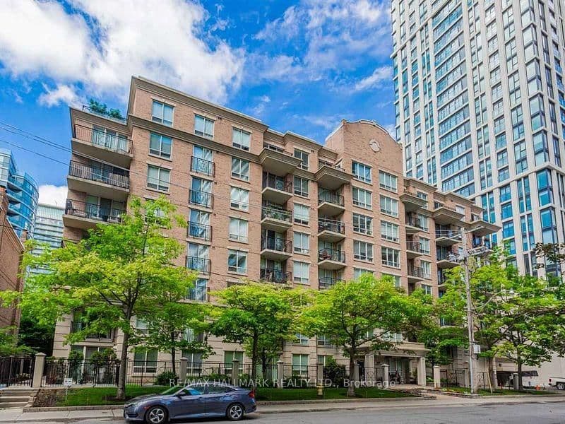 Redpath Avenue in Toronto · Mount Pleasant West — photo 3