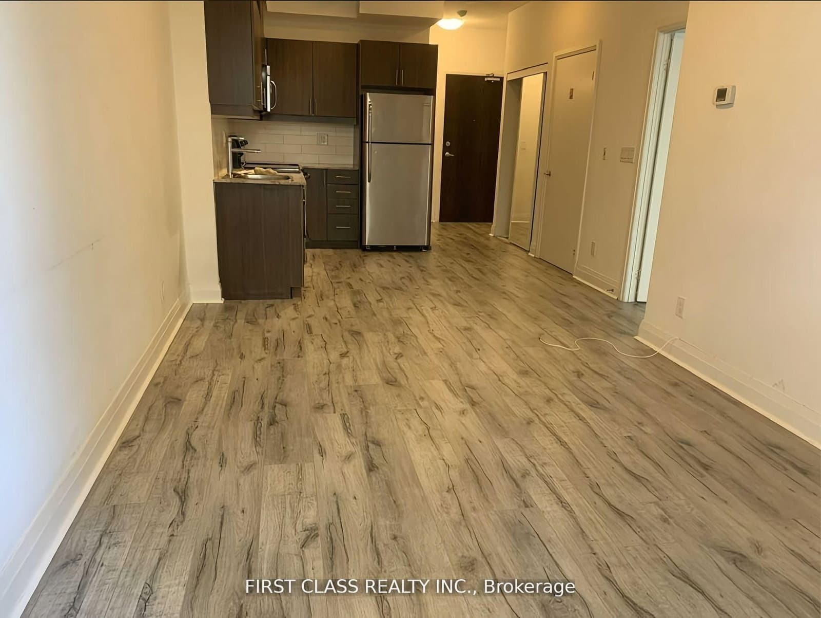 Kenaston Gardens in Toronto · Bayview Village — photo 2