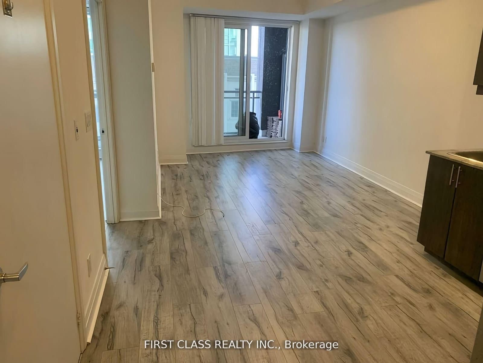 Kenaston Gardens in Toronto · Bayview Village — photo 3