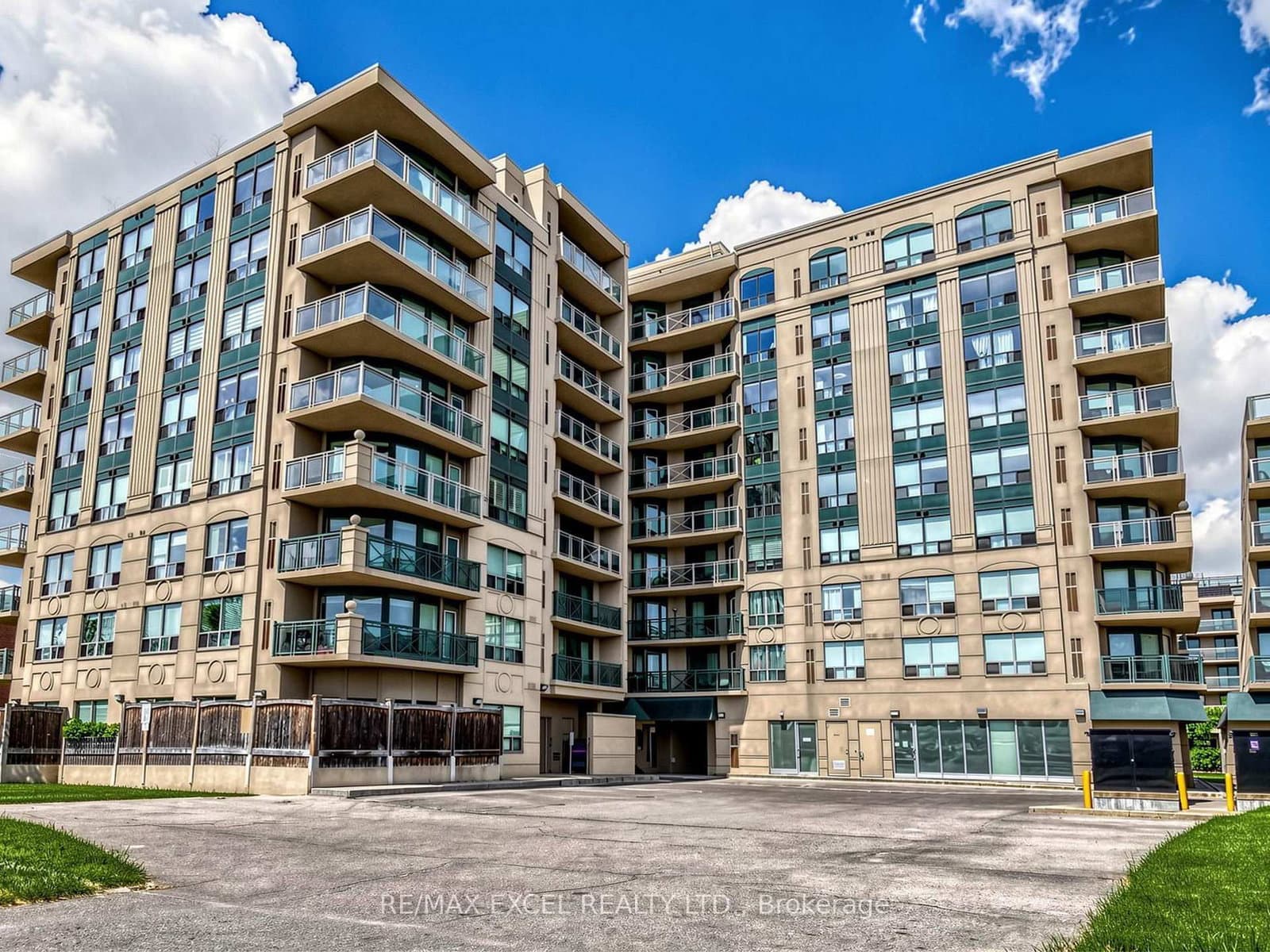 Photo of Sheppard Avenue in Toronto · Bathurst Manor