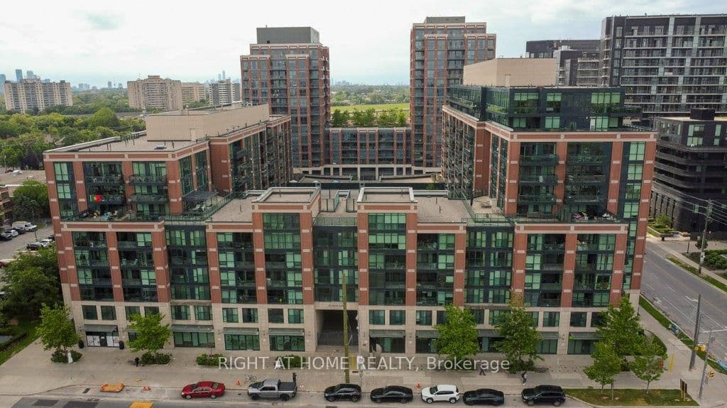 Photo of Wilson Avenue in Toronto · Clanton Park