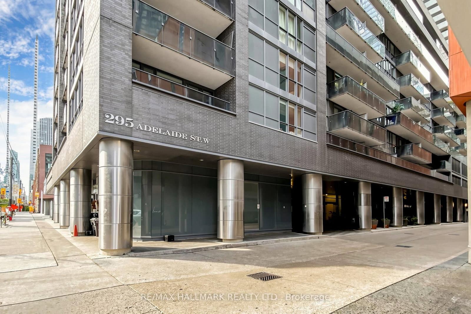 Adelaide Street in Toronto · Waterfront Communities C1 — photo 2