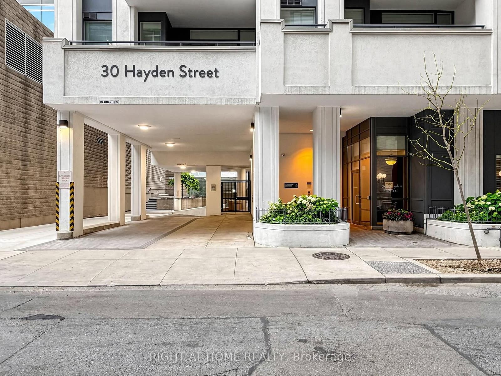 Hayden Street in Toronto · Church-Yonge Corridor — photo 2