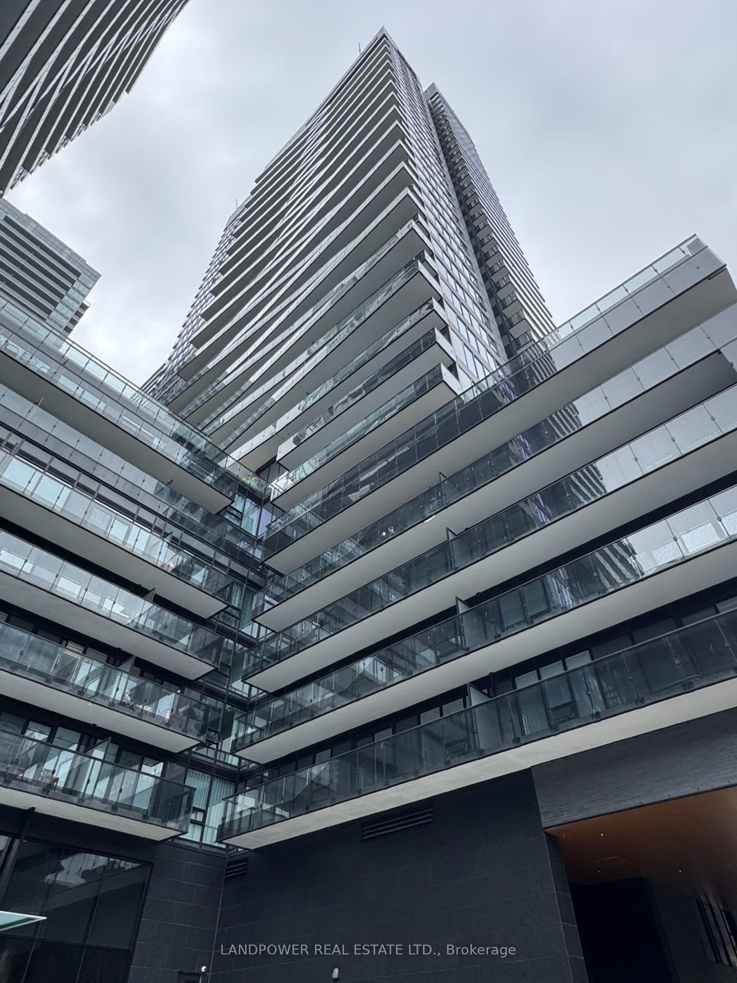 Photo of Broadway Avenue in Toronto · Mount Pleasant West
