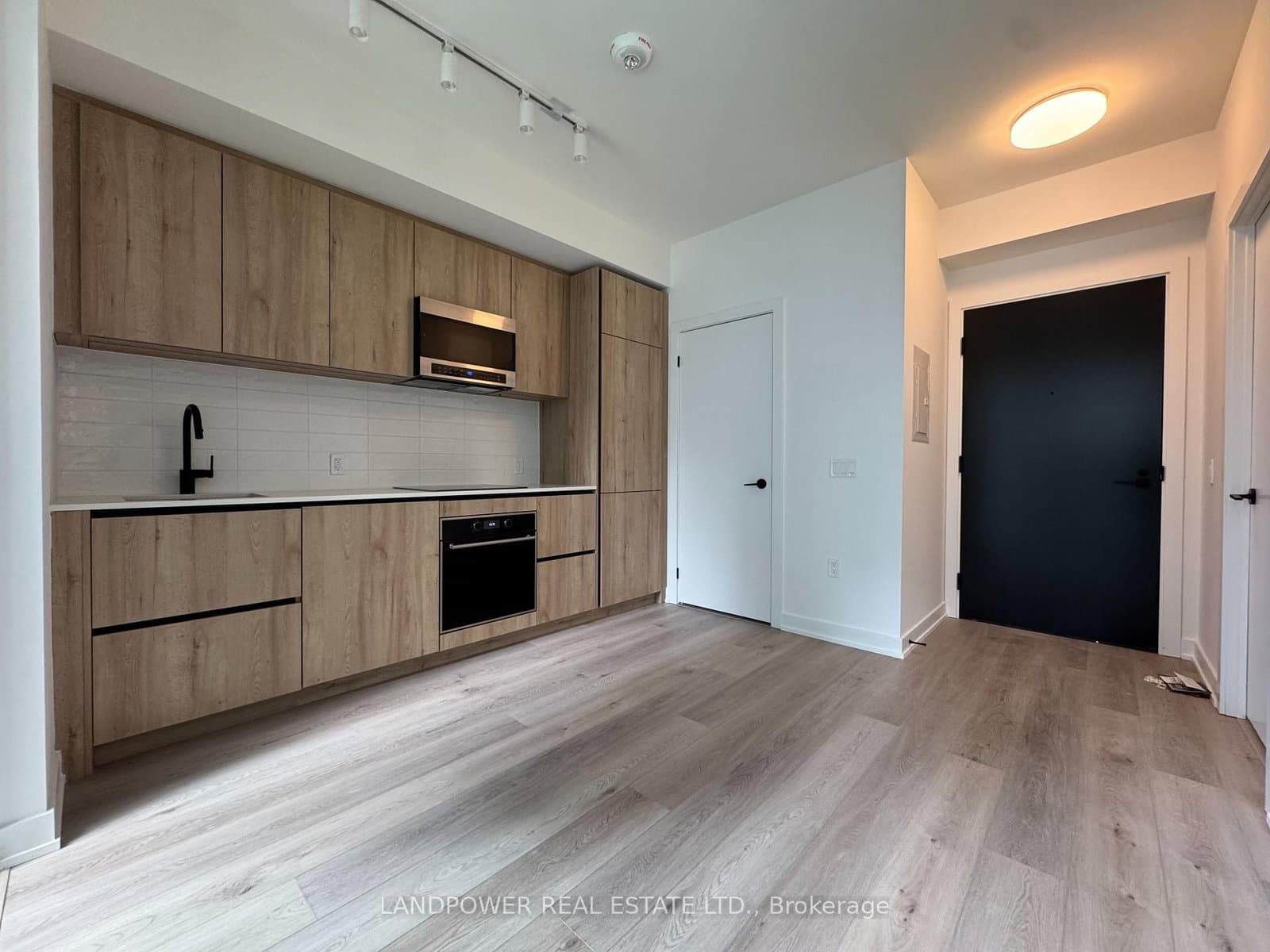 Broadway Avenue in Toronto · Mount Pleasant West — photo 3
