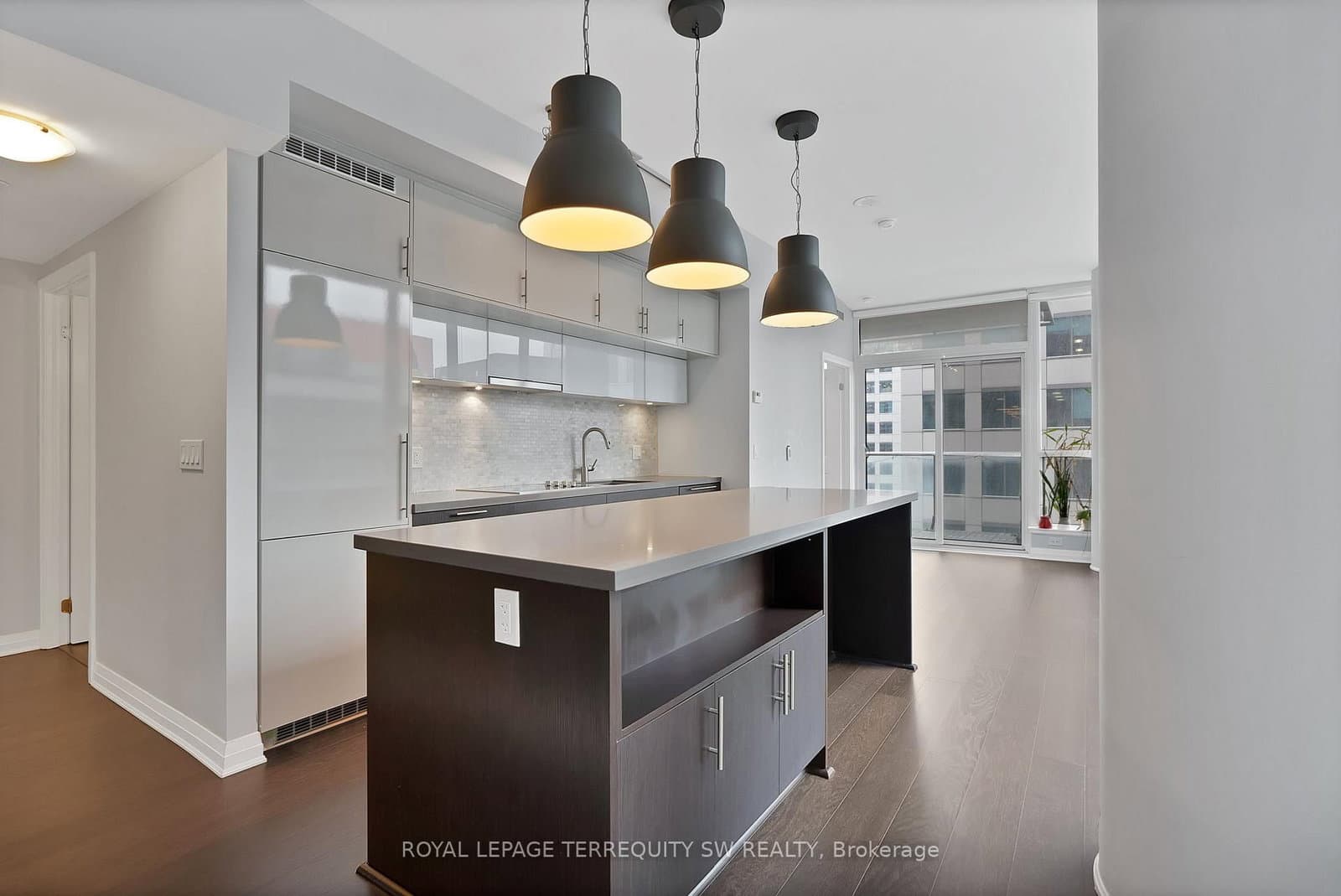 Mercer Street in Toronto · Waterfront Communities C1 — photo 3
