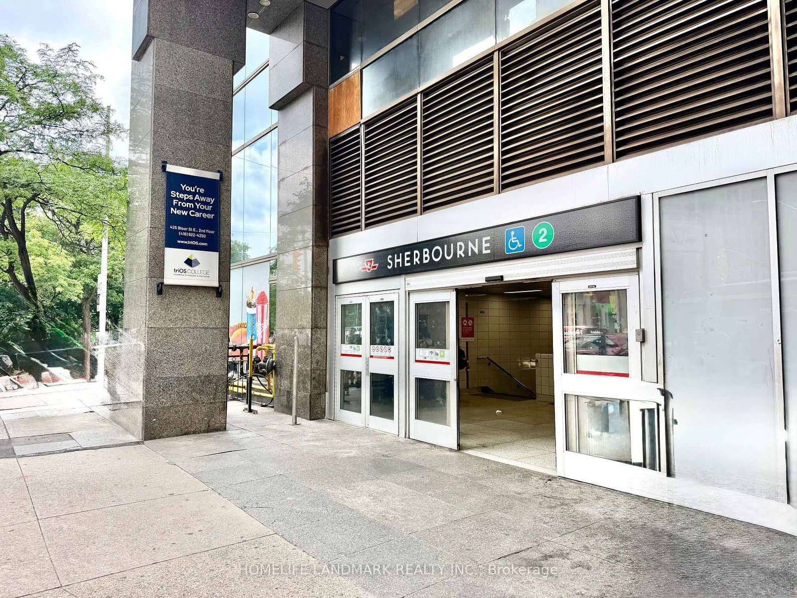 Sherbourne Street in Toronto · North St. James Town — photo 2