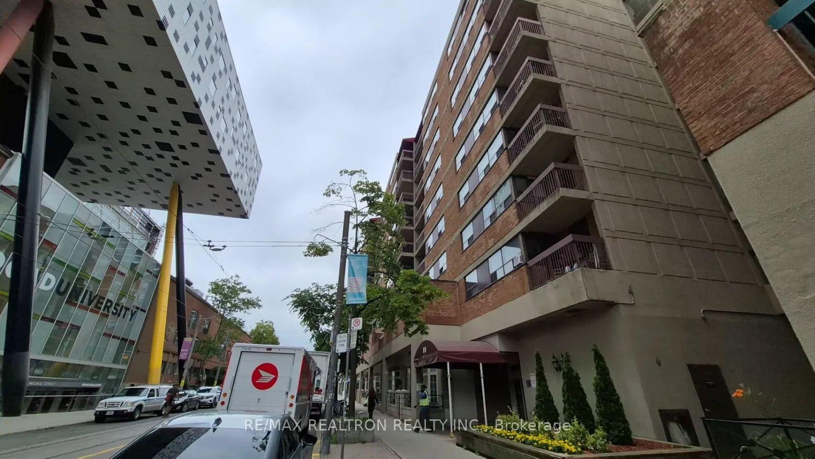 Photo of McCaul Street in Toronto · Kensington-Chinatown