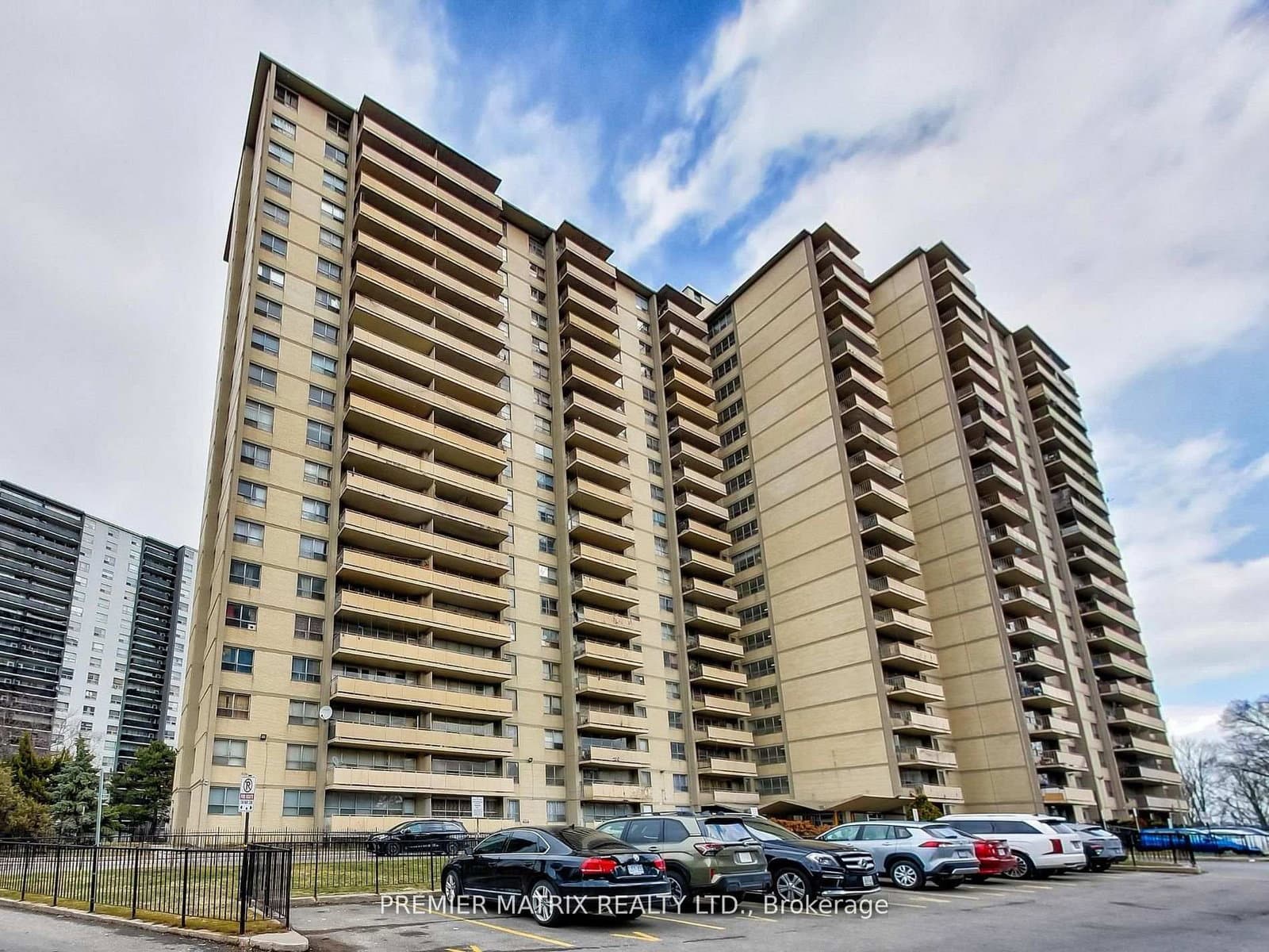 Photo of Thorncliffe Park Drive in Toronto · Thorncliffe Park