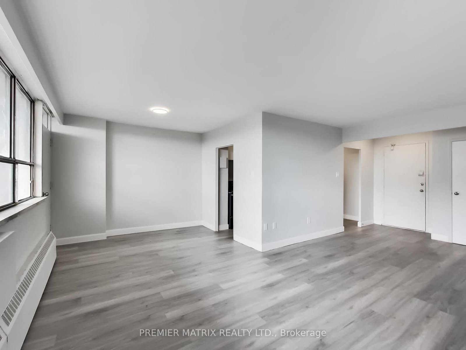 Thorncliffe Park Drive in Toronto · Thorncliffe Park — photo 2