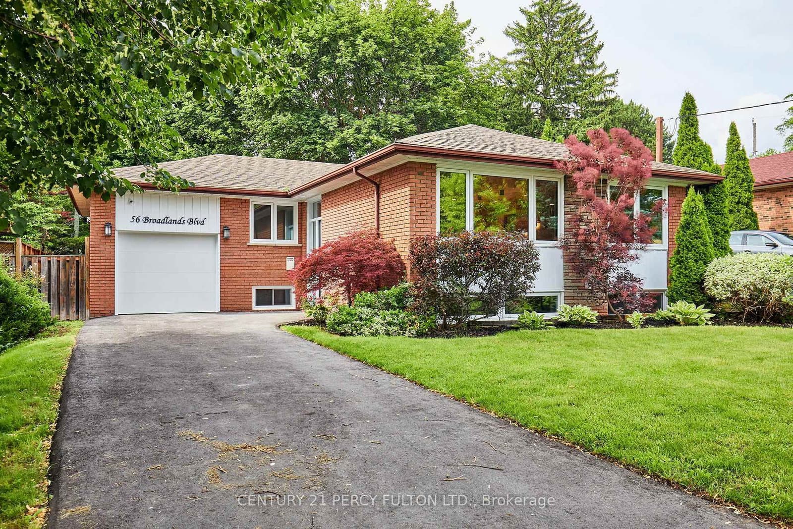 Broadlands Boulevard in Toronto · Parkwoods-Donalda — photo 2