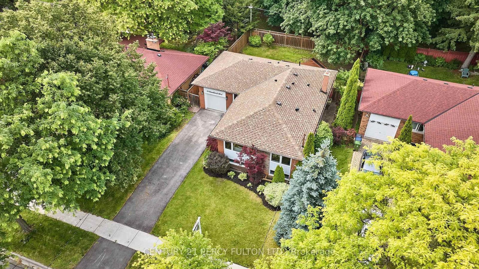 Broadlands Boulevard in Toronto · Parkwoods-Donalda — photo 3