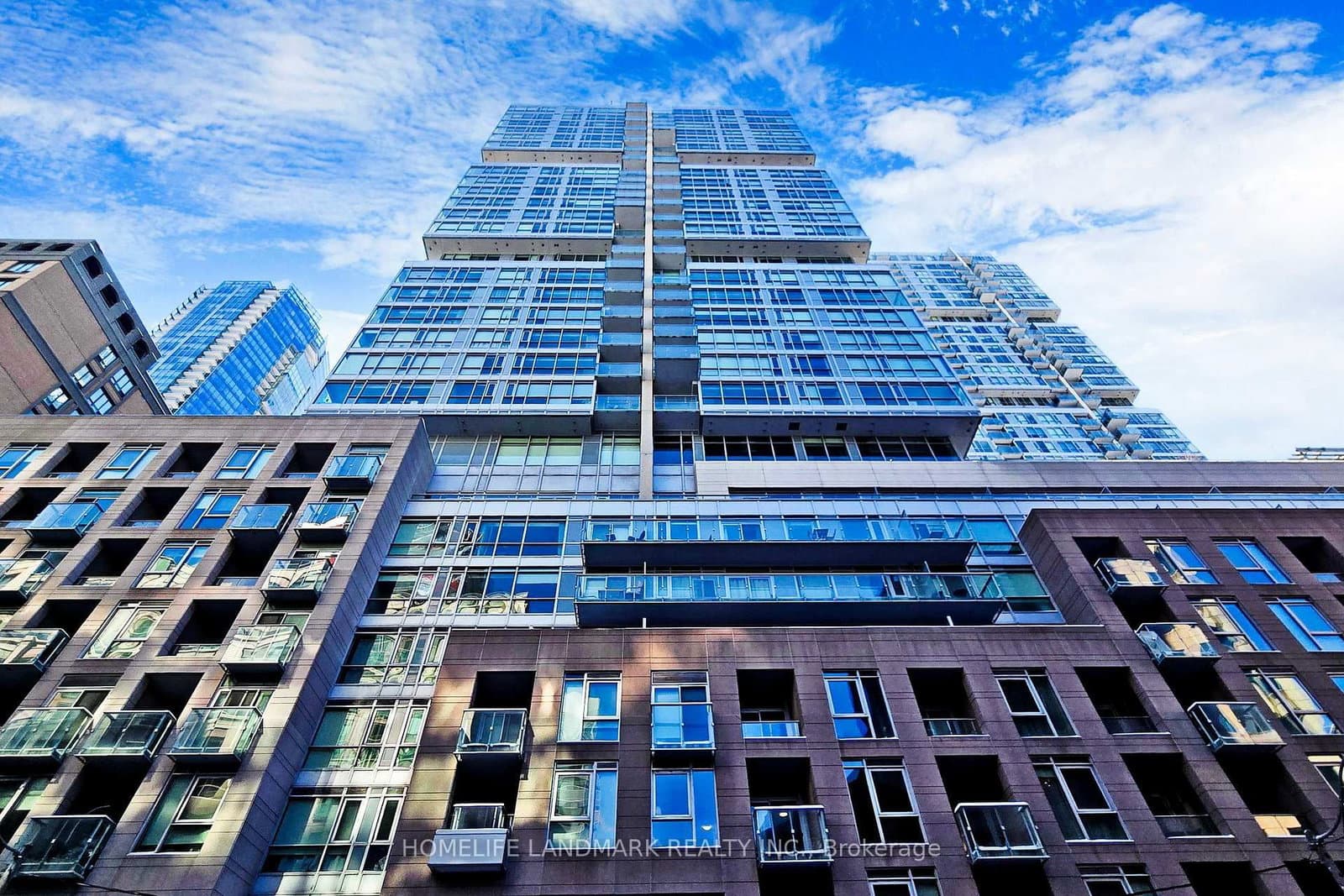Photo of Richmond Street in Toronto · Waterfront Communities C1