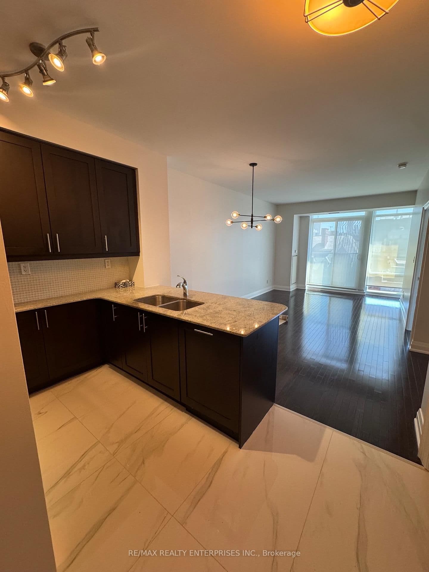 Bedford Road in Toronto · Annex — photo 3