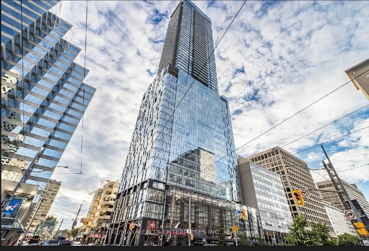 Photo of University Avenue in Toronto · Kensington-Chinatown