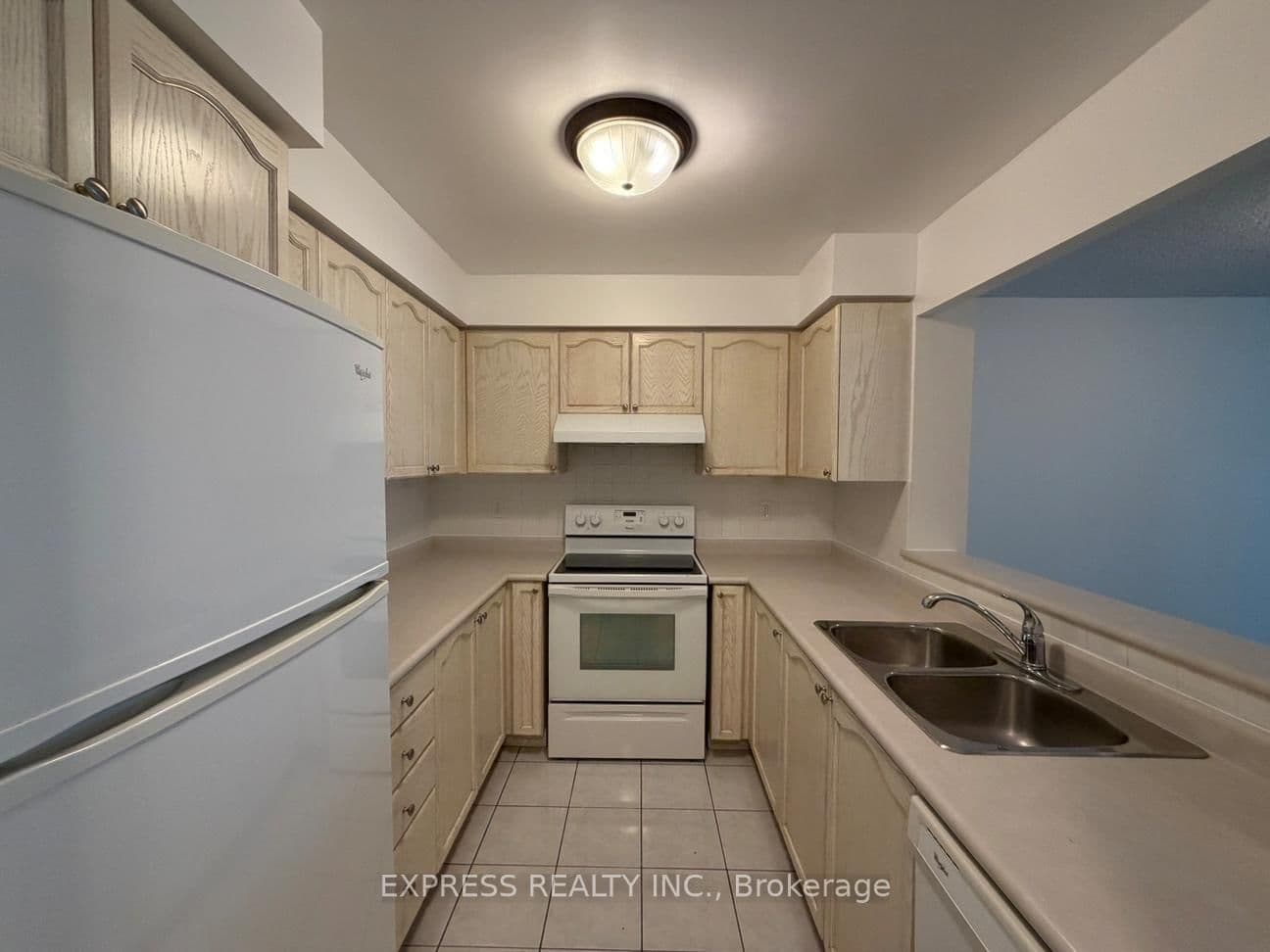 Pemberton Avenue in Toronto · Newtonbrook East — photo 2
