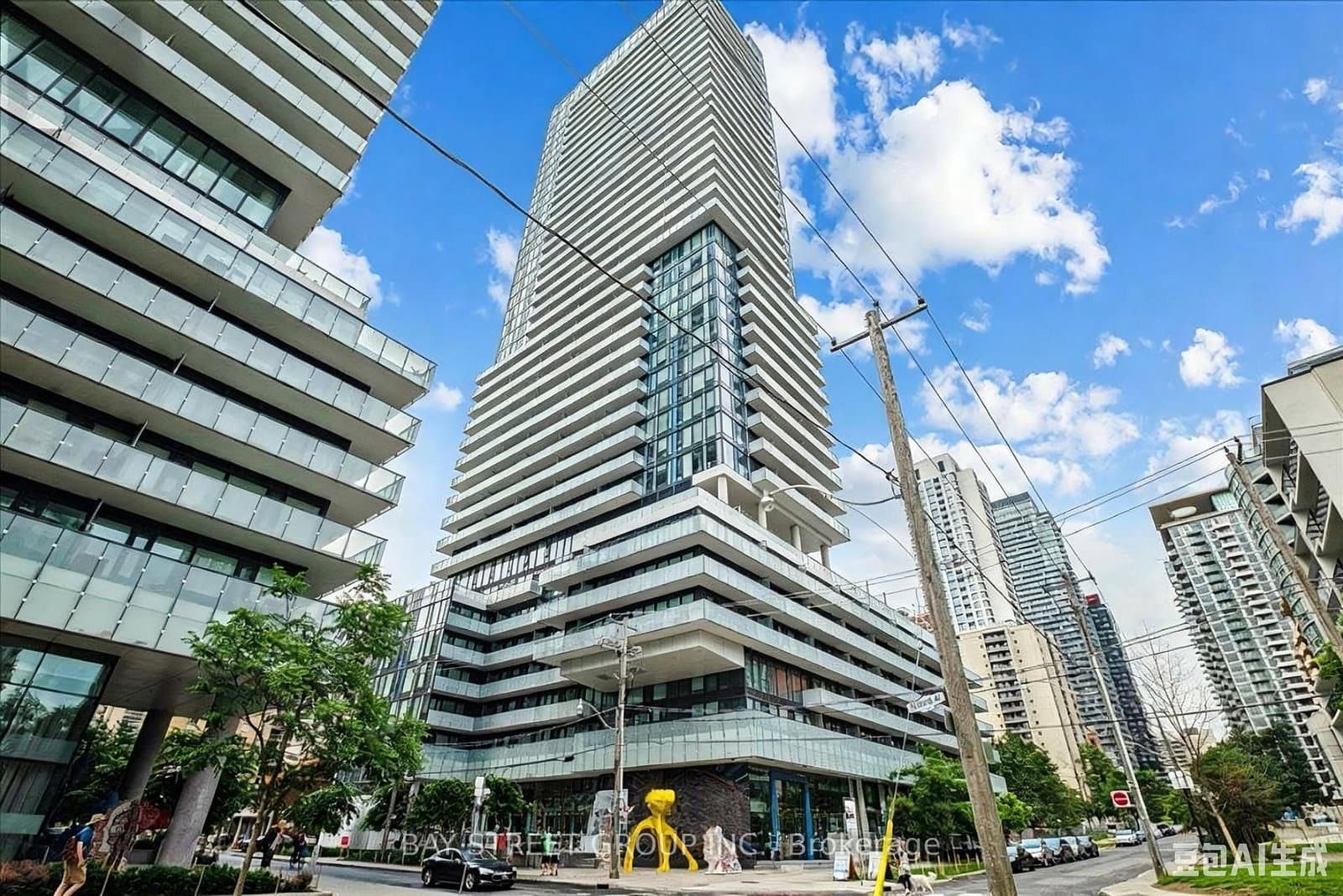 Photo of Roehampton Avenue in Toronto · Mount Pleasant West