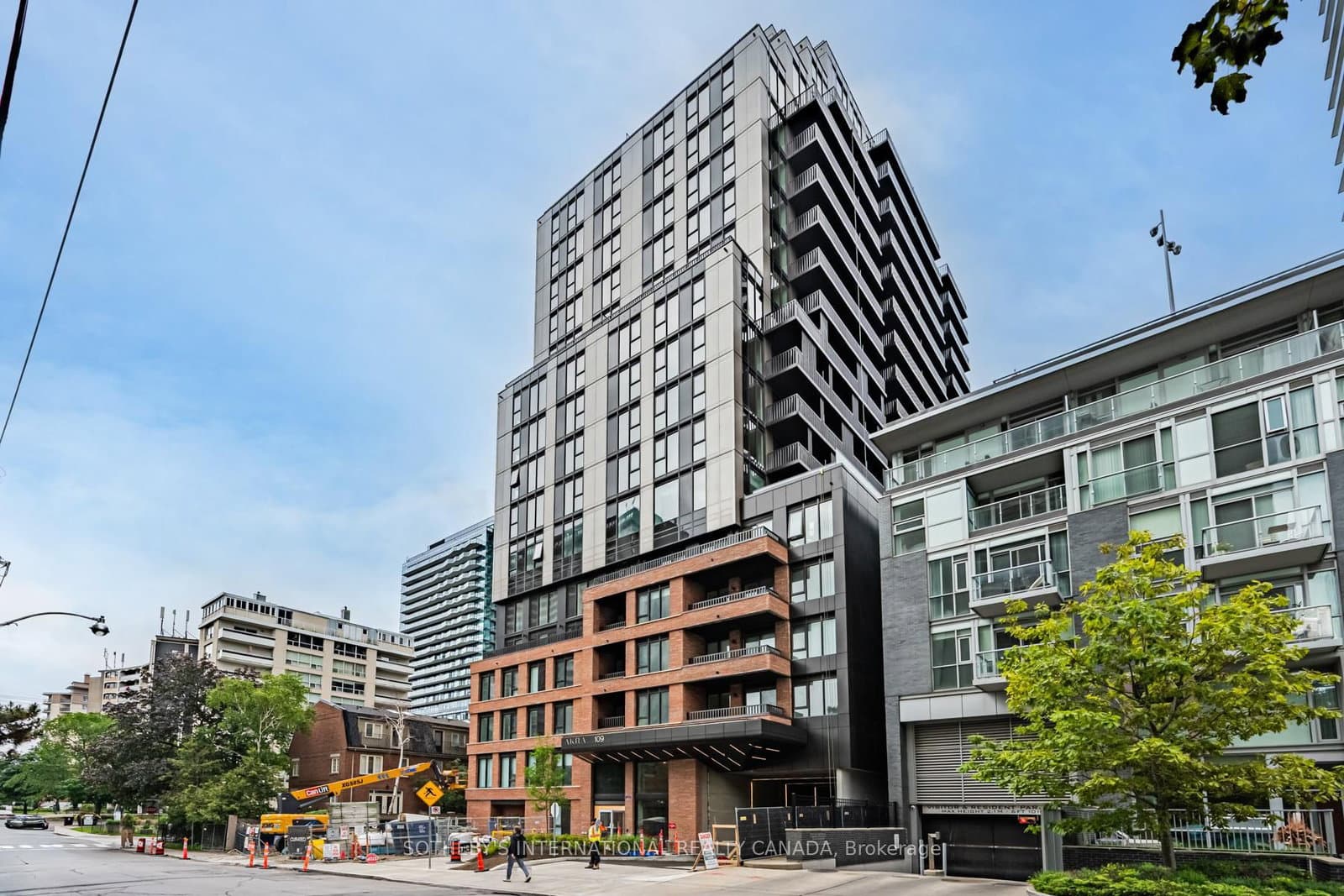 Erskine Avenue in Toronto · Mount Pleasant West — photo 2