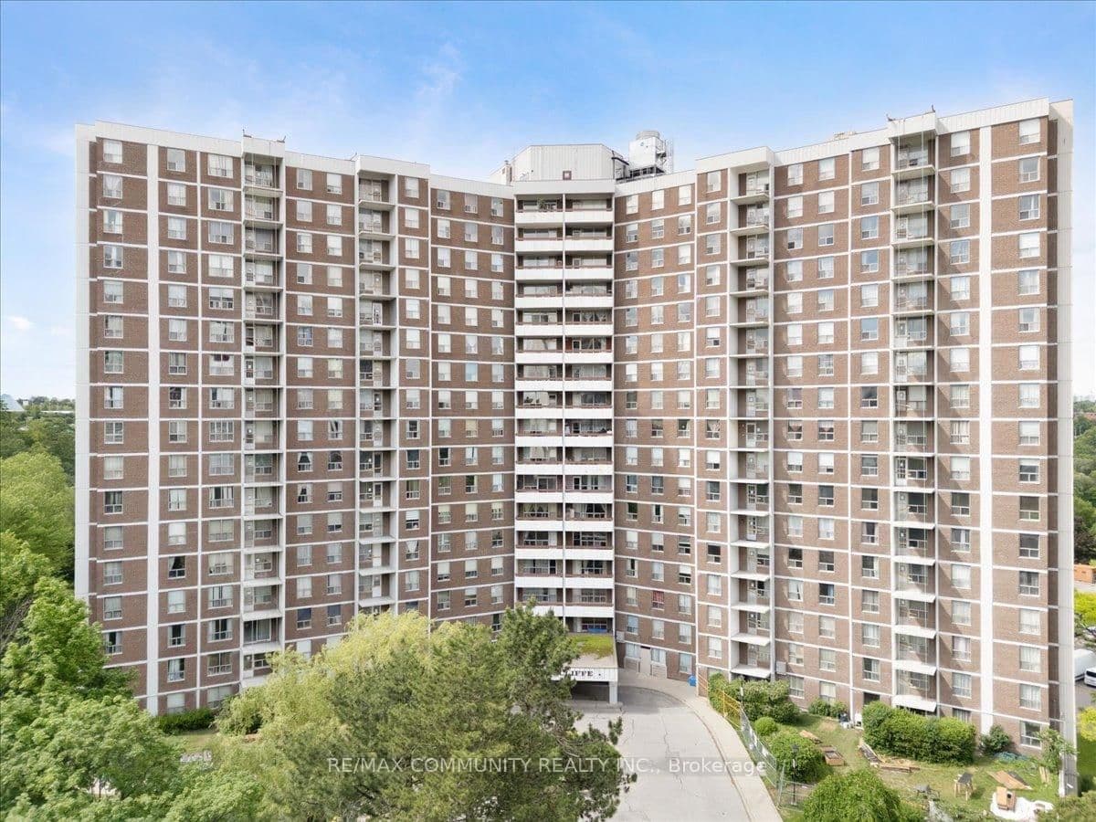 Photo of EDGECLIFFE Golfway in Toronto · Flemingdon Park