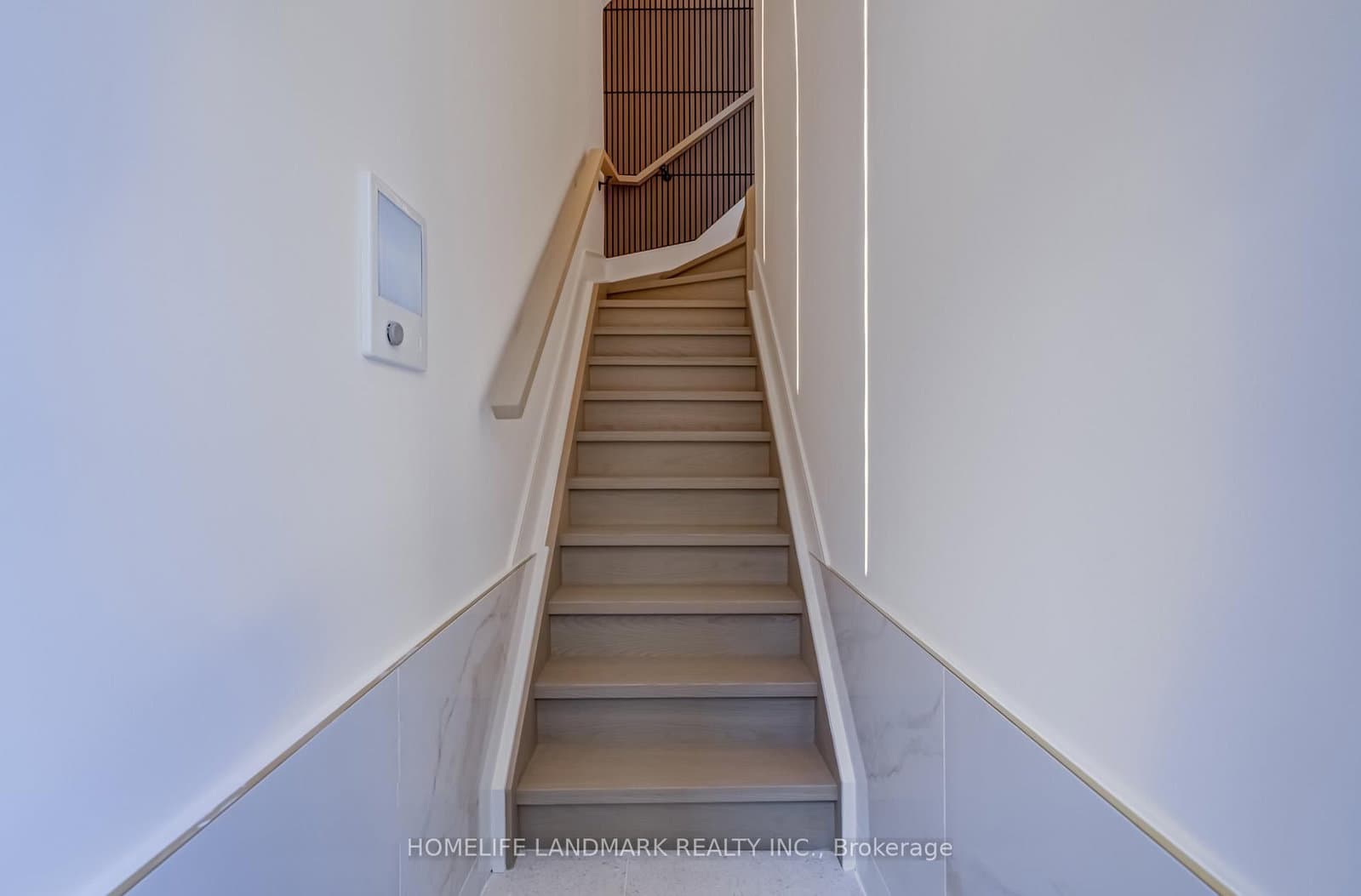 Coulson Avenue Cosmopolitan in Toronto · Forest Hill South — photo 2