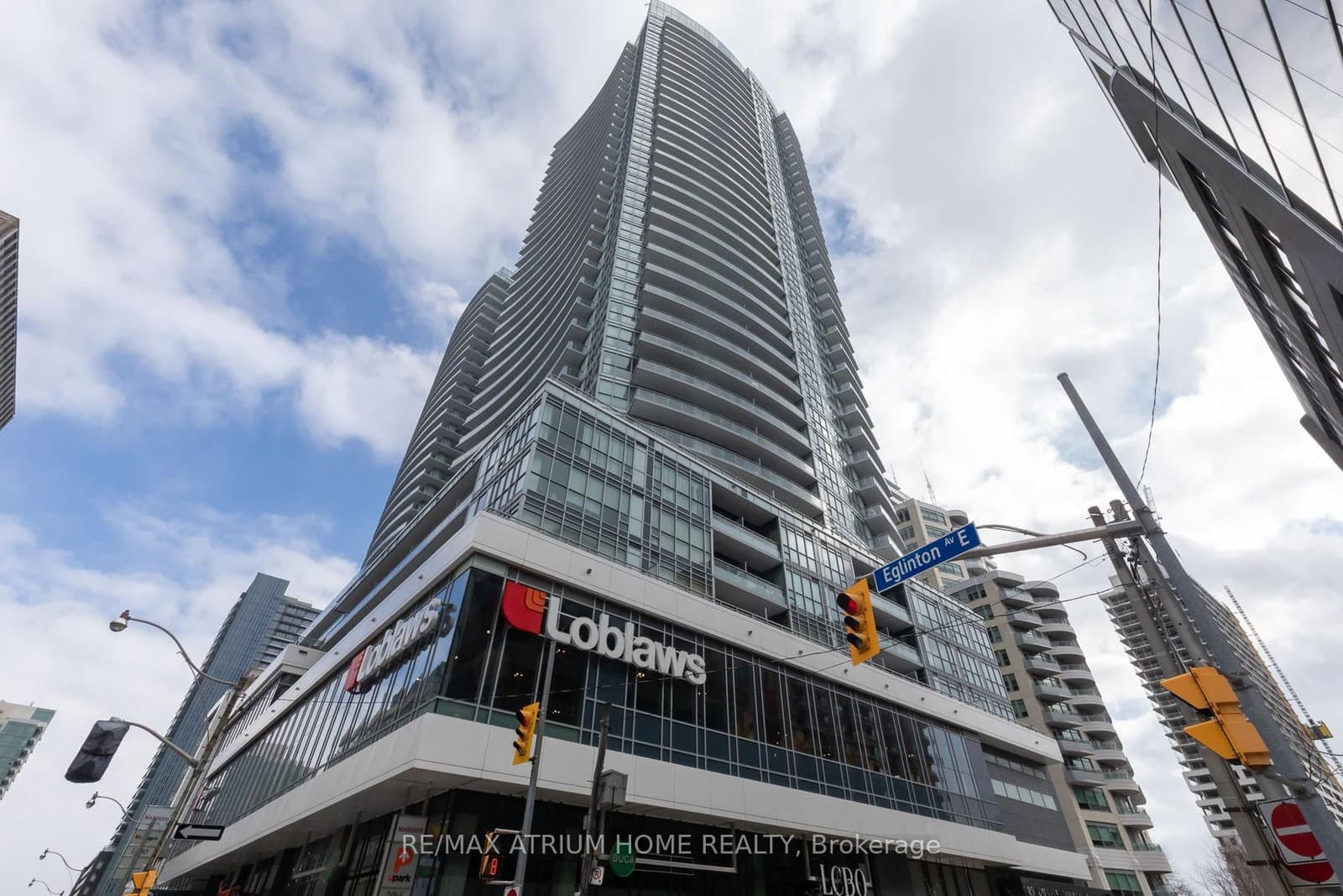Photo of Dunfield Avenue in Toronto · Mount Pleasant West