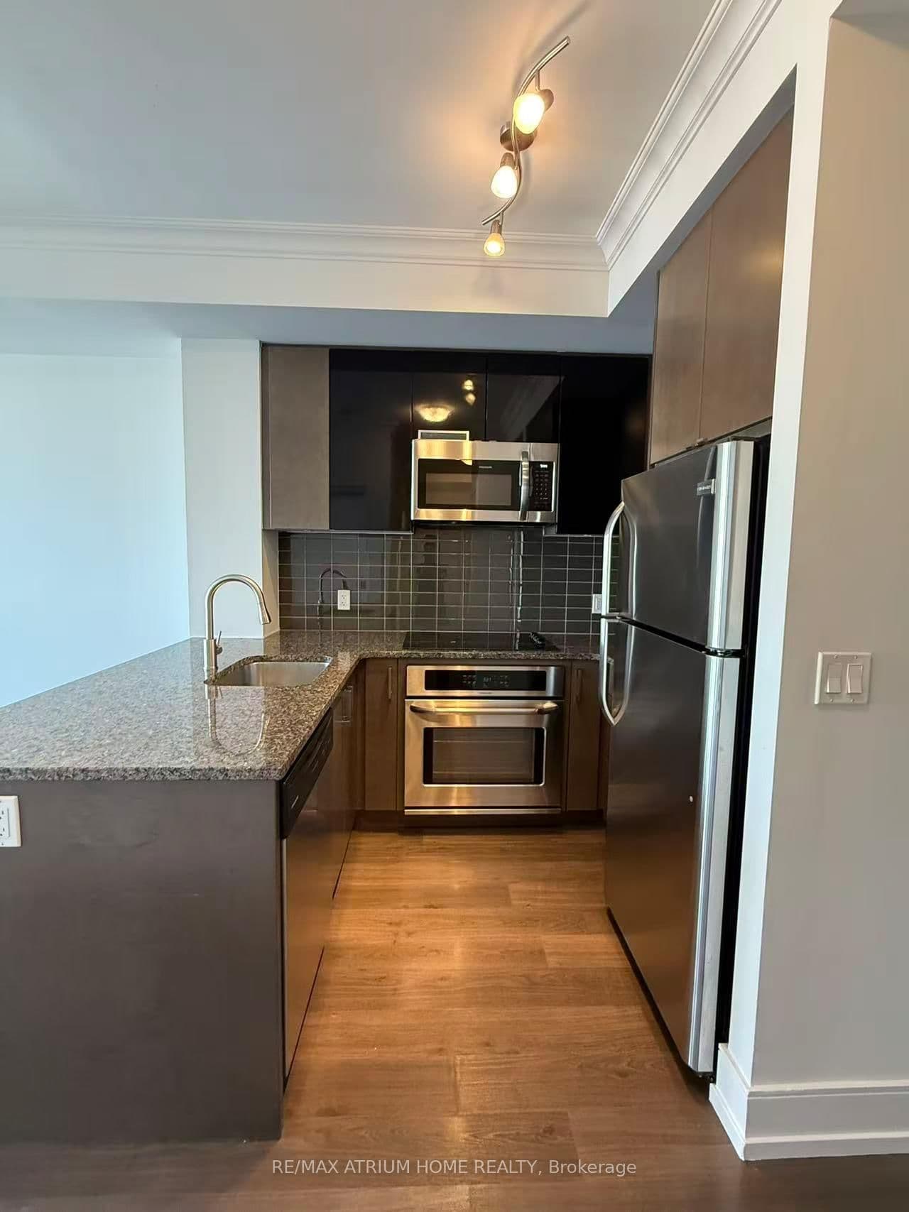 Dunfield Avenue in Toronto · Mount Pleasant West — photo 3