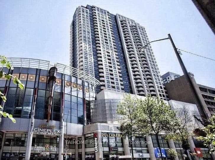 Hillcrest Avenue in Toronto · Willowdale East — photo 2