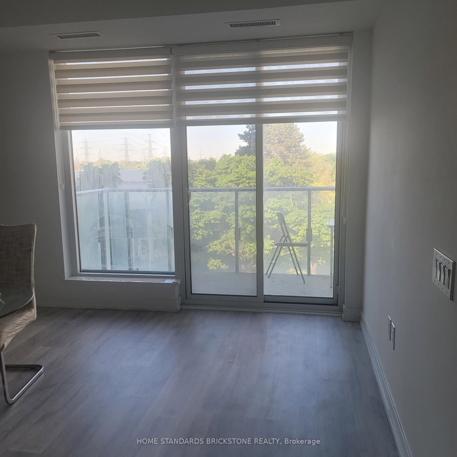 Golden Lion Heights in Toronto · Newtonbrook East — photo 2