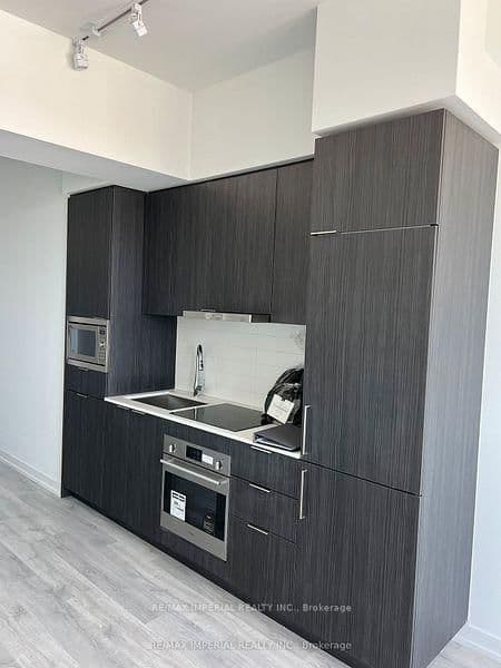 Golden Lion Heights in Toronto · Newtonbrook East — photo 3