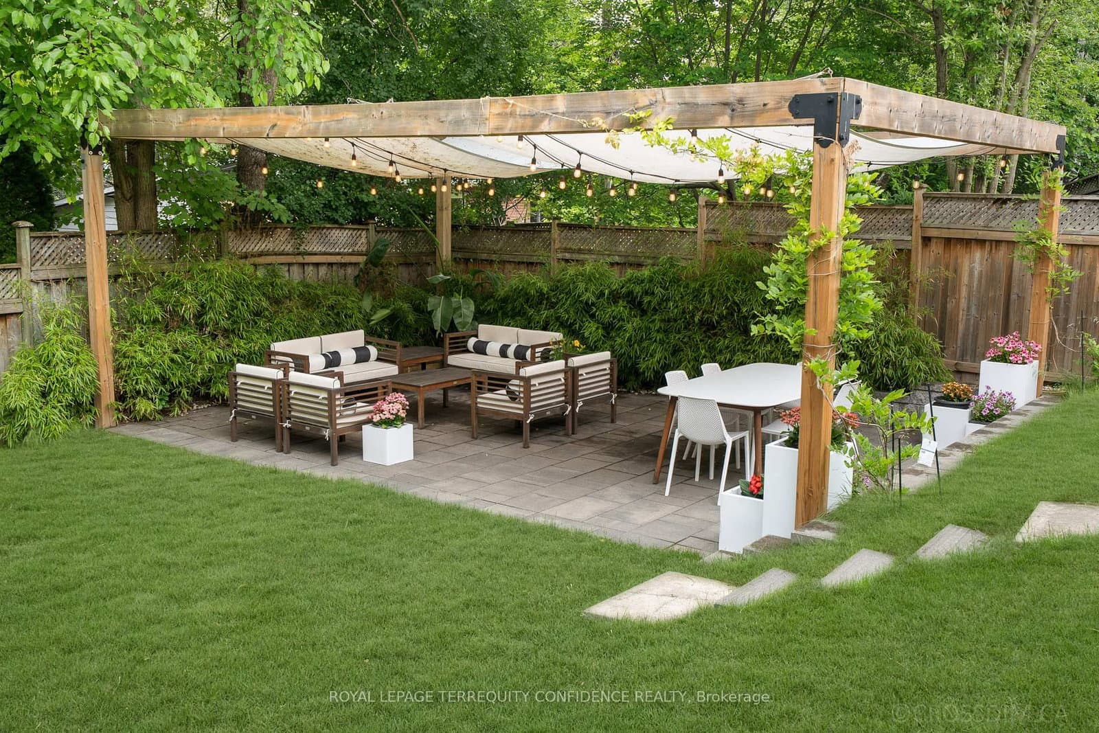 Shippigan Crescent in Toronto · Don Valley Village — photo 2