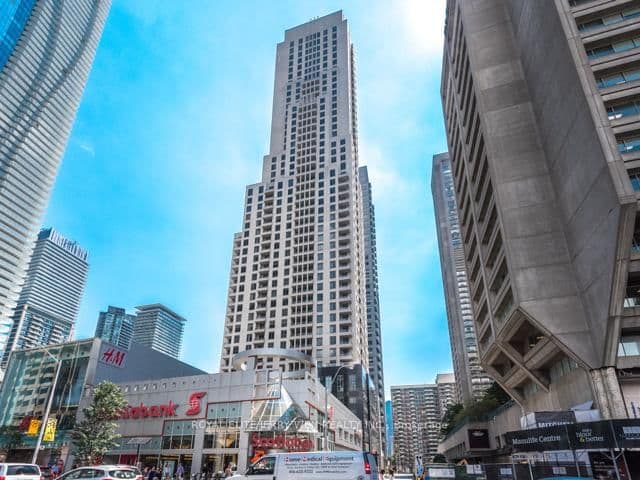 Balmuto Street in Toronto · Bay Street Corridor — photo 2