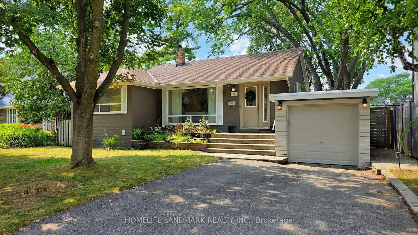 Photo of Paperbirch Drive in Toronto · Banbury-Don Mills