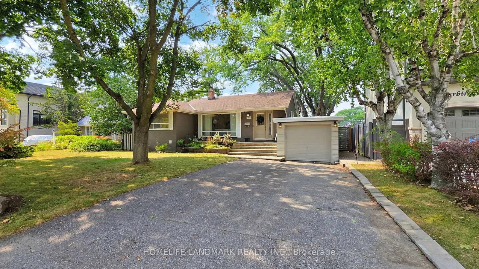 Paperbirch Drive in Toronto · Banbury-Don Mills — photo 2