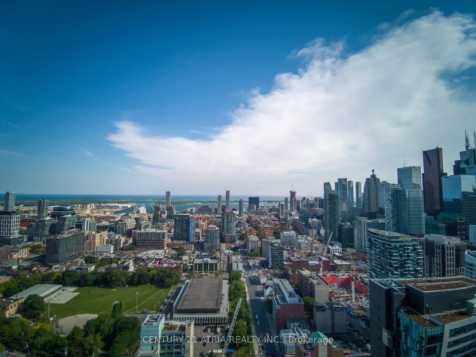 Photo of Dundas Street in Toronto · Moss Park