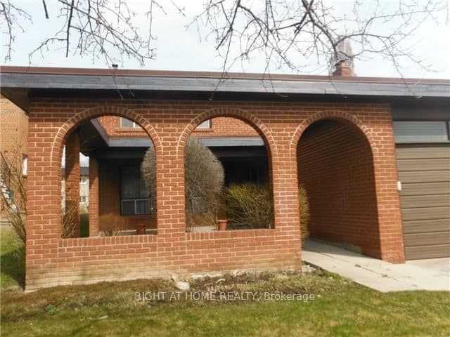 Clovercrest Road in Toronto · Don Valley Village — photo 2
