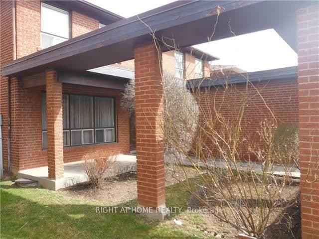 Clovercrest Road in Toronto · Don Valley Village — photo 3